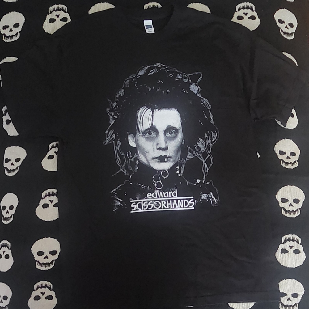 New Edward Scissorhands Black Tee Large